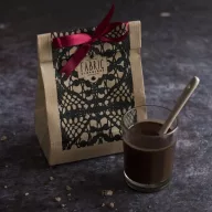   Forrócsokoládé FABRIC Mandulás díszszalaggal átkötve (125g)