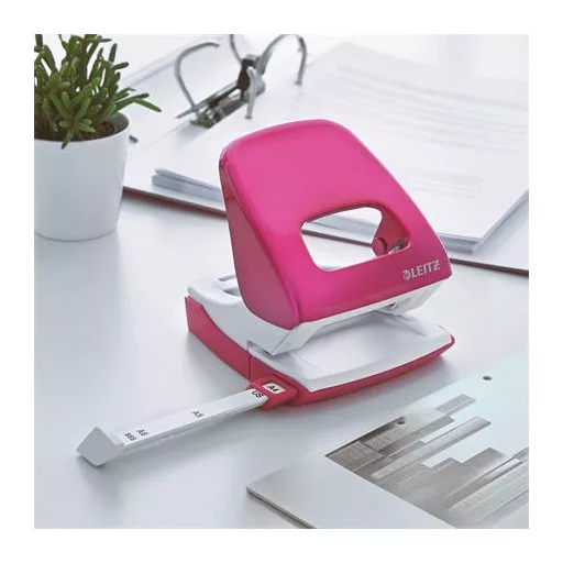 Lyukasztó, kétlyukú, 30 lap, LEITZ "Nexxt Wow", rózsaszín
