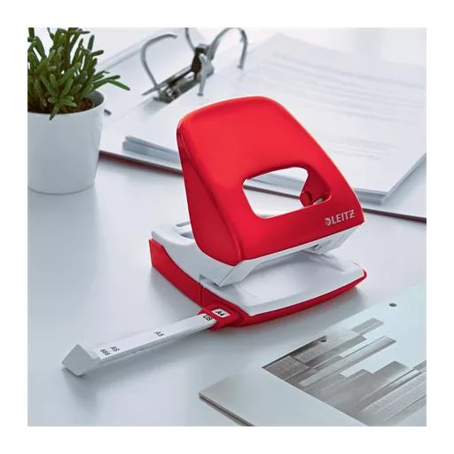 Lyukasztó, kétlyukú, 30 lap, LEITZ "Nexxt Wow", piros