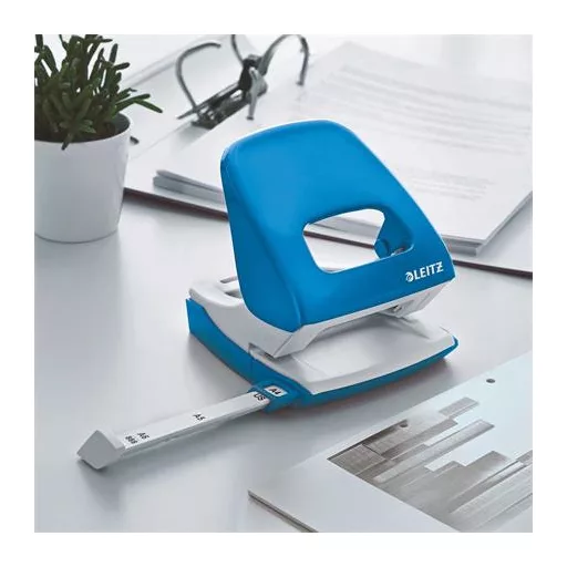 Lyukasztó, kétlyukú, 30 lap, LEITZ "Nexxt Wow", kék