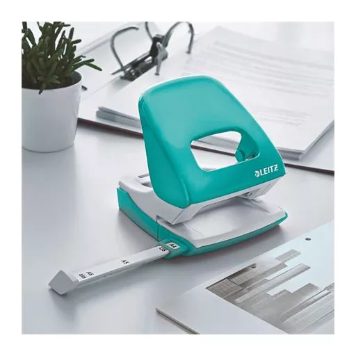 Lyukasztó, kétlyukú, 30 lap, LEITZ "Nexxt Wow", jégkék