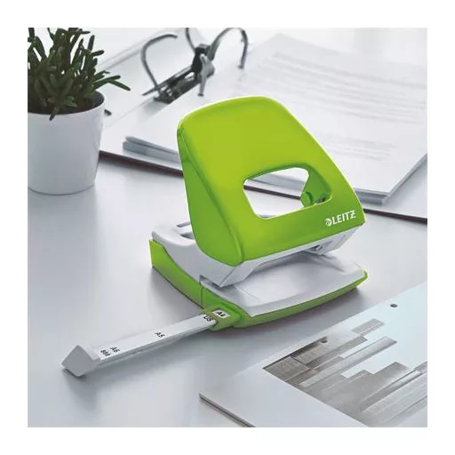Lyukasztó, kétlyukú, 30 lap, LEITZ "Nexxt Wow", zöld