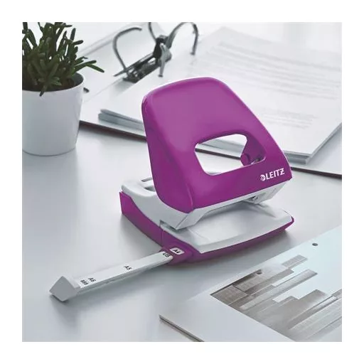 Lyukasztó, kétlyukú, 30 lap, LEITZ "Nexxt Wow", lila