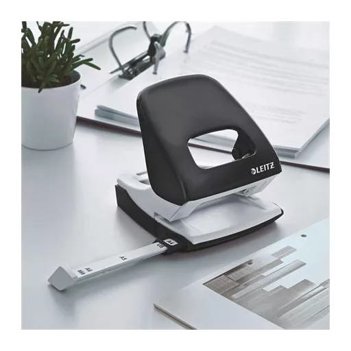 Lyukasztó, kétlyukú, 30 lap, LEITZ "Nexxt Wow", fekete