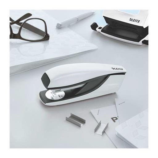 Tűzőgép, 24/6, 26/6, 30 lap, LEITZ "Nexxt Wow", fehér