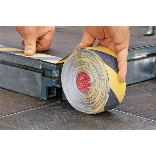 Csúszásgátló szalag, 50 mm x 15 m, TESA "Anti-Slip", fekete-sárga