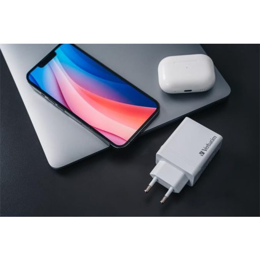 Hálózati töltő, 1xUSB-C PD (20W), USB-A QC 3.0, 2xUSB-A (10W), VERBATIM, fehér